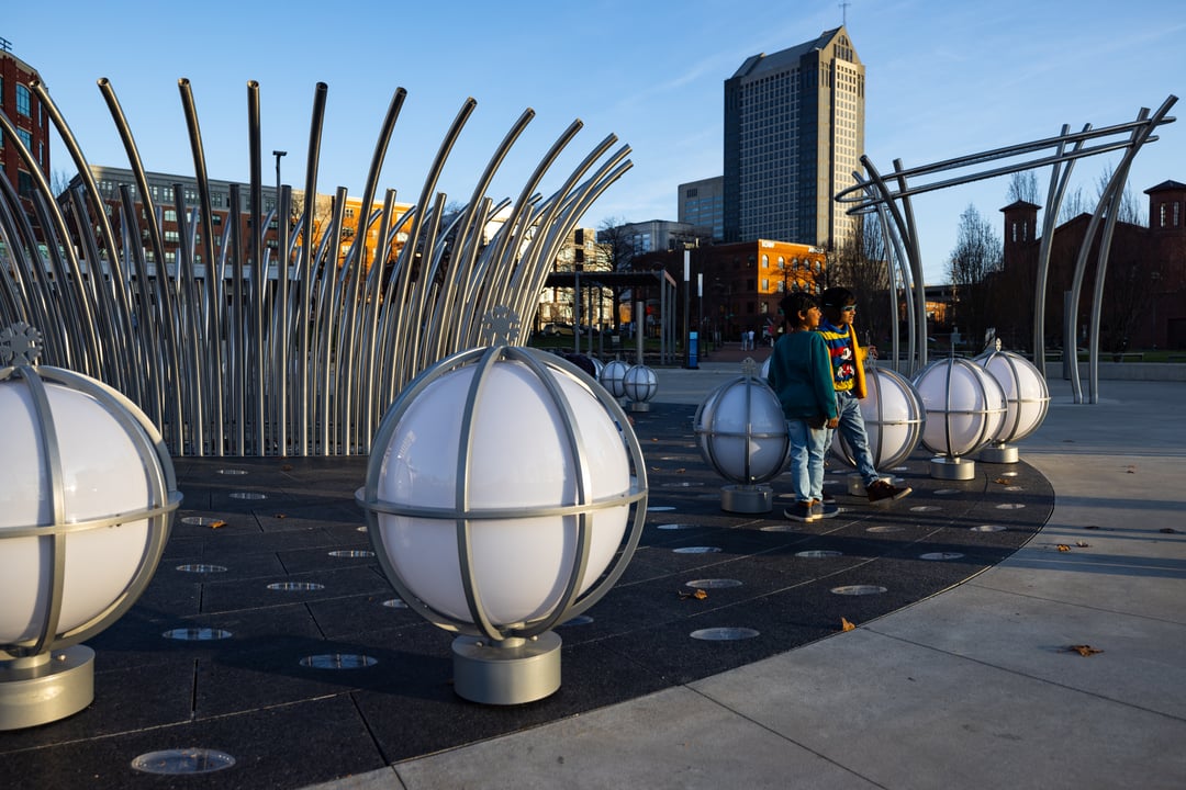CS_SciotoMile_IlluminatedGlobes_060