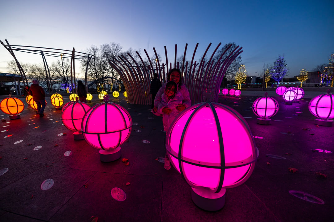 CS_SciotoMile_IlluminatedGlobes_075