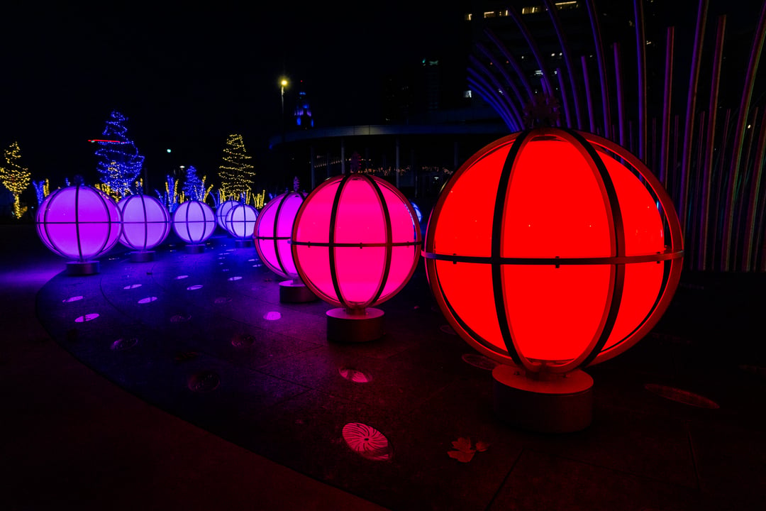 CS_SciotoMile_IlluminatedGlobes_090