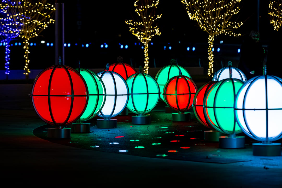 CS_SciotoMile_IlluminatedGlobes_092