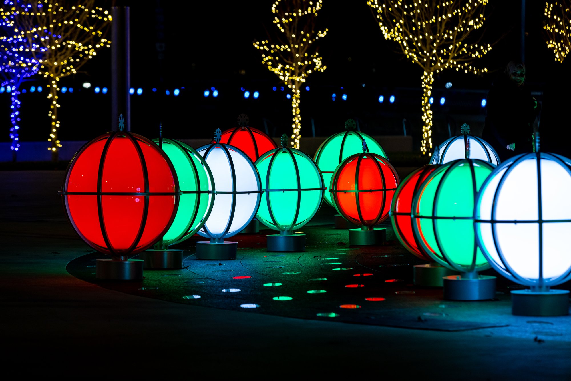 CS_SciotoMile_IlluminatedGlobes_092