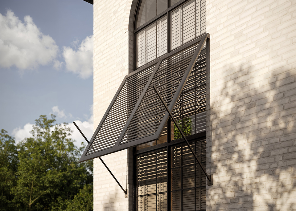 Marquee_BahamaShutter_CloseUp_WideView2_72dpi