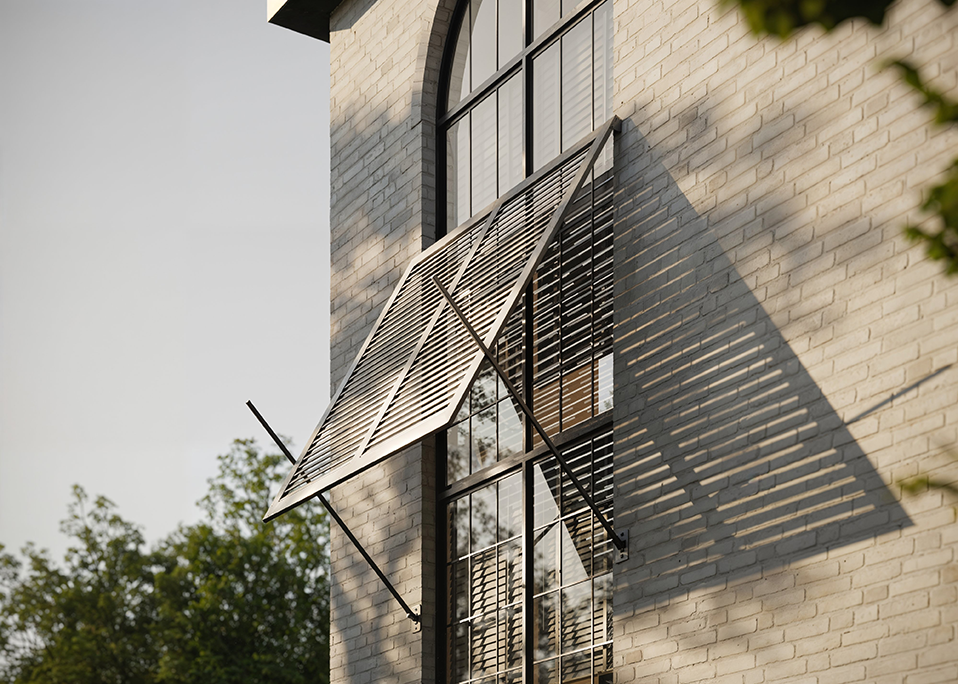 Marquee_BahamaShutter_CloseUp_WideView_72dpi