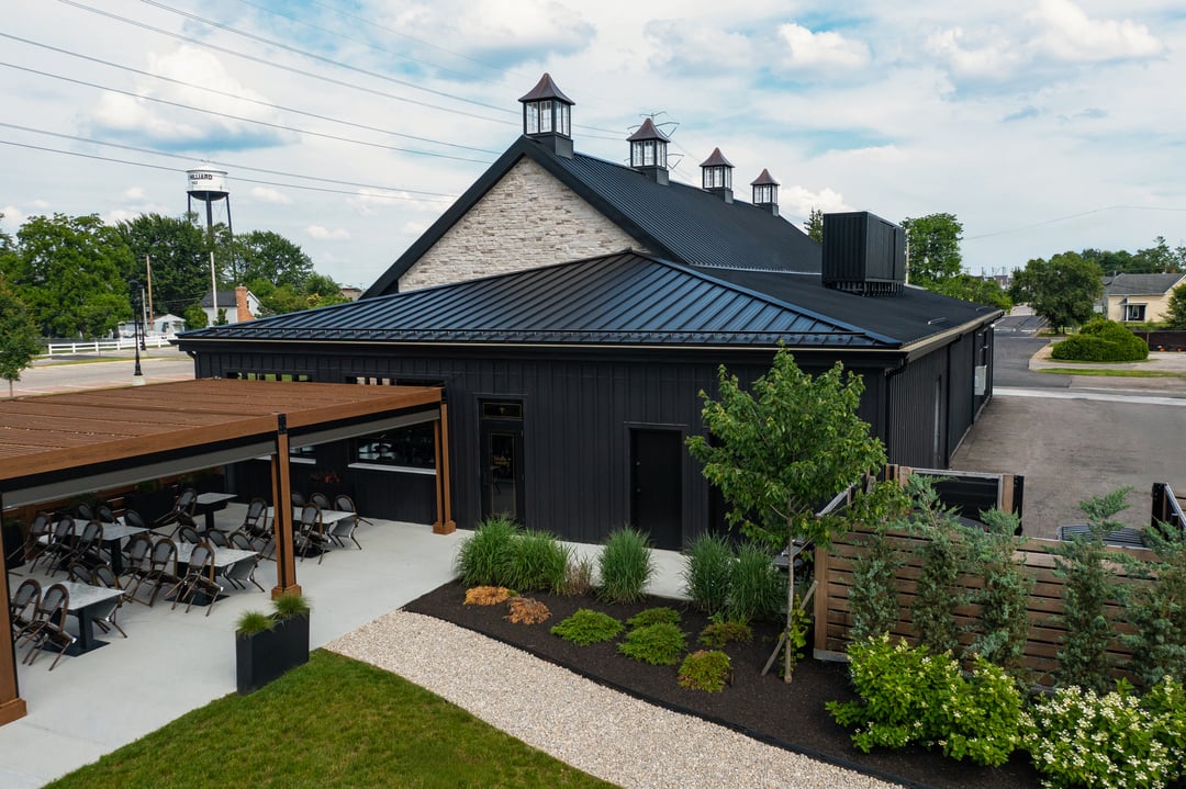 Envisor-post-mounted-roof-screen-firefly-winery 2