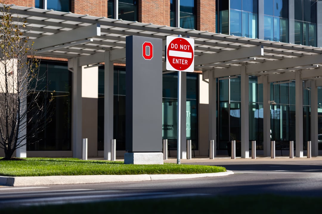 NSS_TheJames-OutpatientCenter_DirectoryMonuments_022