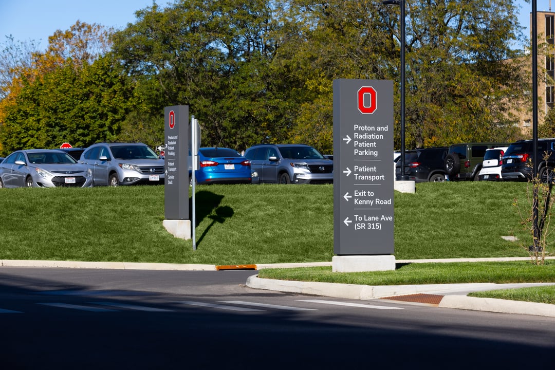 NSS_TheJames-OutpatientCenter_DirectoryMonuments_026