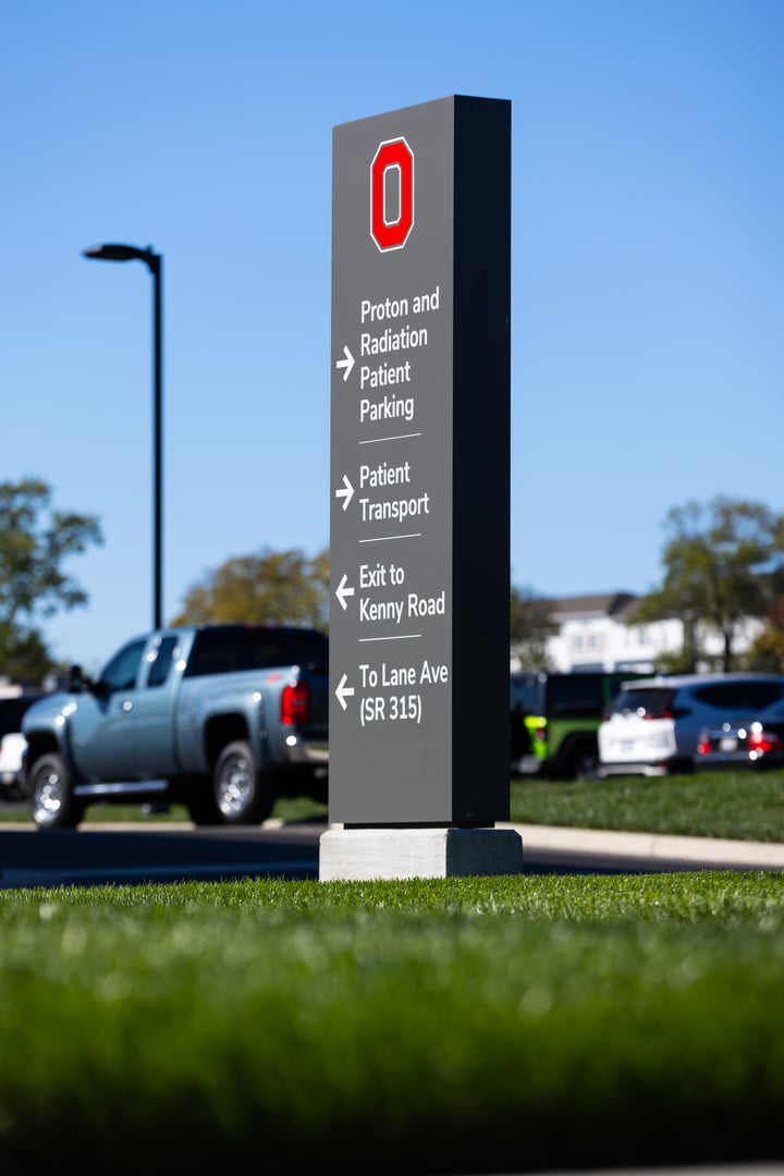 NSS_TheJames-OutpatientCenter_DirectoryMonuments_034