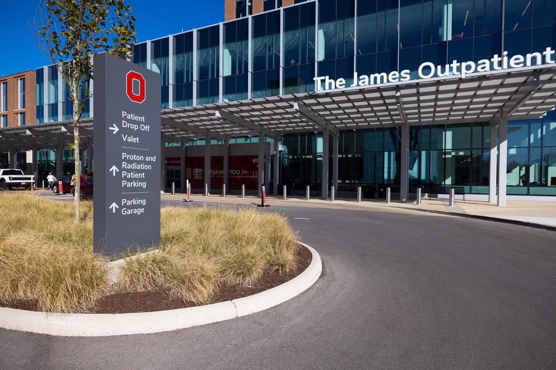 NSS_TheJames_OutpatientCenter_DirectoryMonuments_040_E